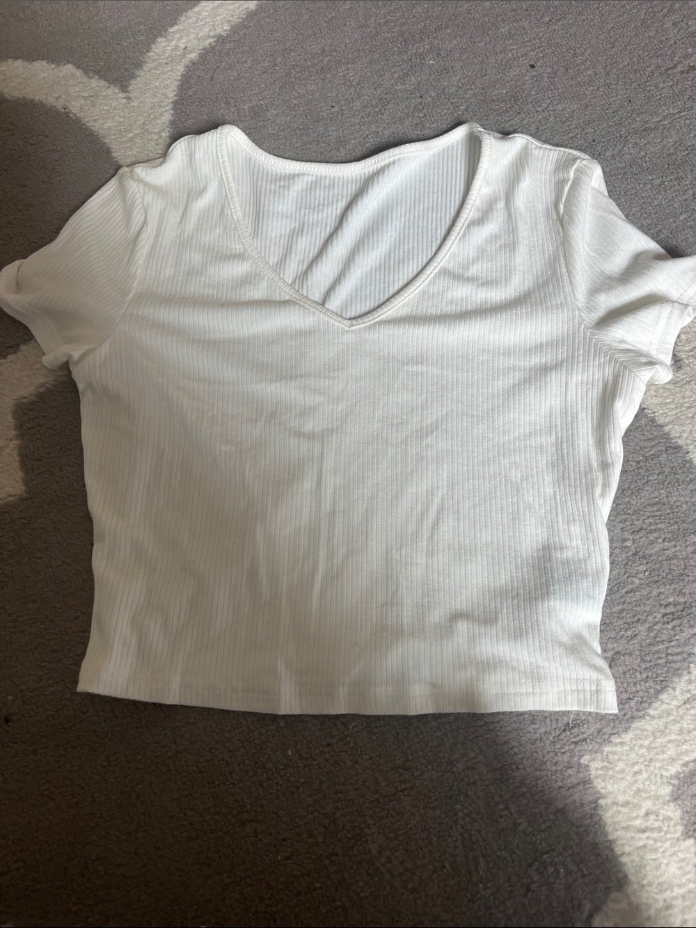 V-neck White tee